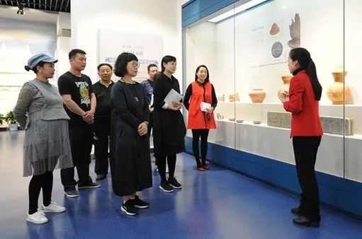 旅游管理專(zhuān)業(yè) 禮儀服務(wù)——塑造卓越旅行體驗(yàn)的核心素養(yǎng)
